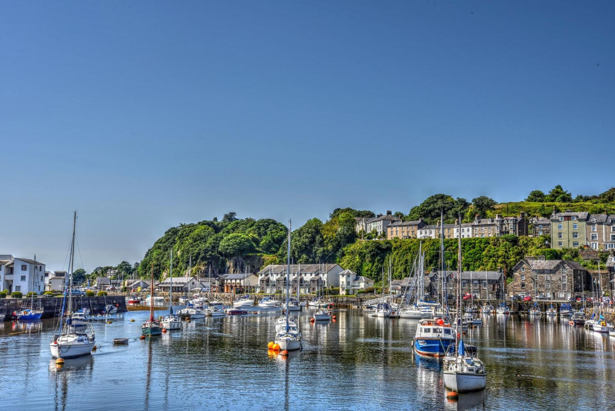 Porthmadog, Sleeps 11, 5 Bedrooms, 5 Bathrooms, Mountain Views מראה חיצוני תמונה