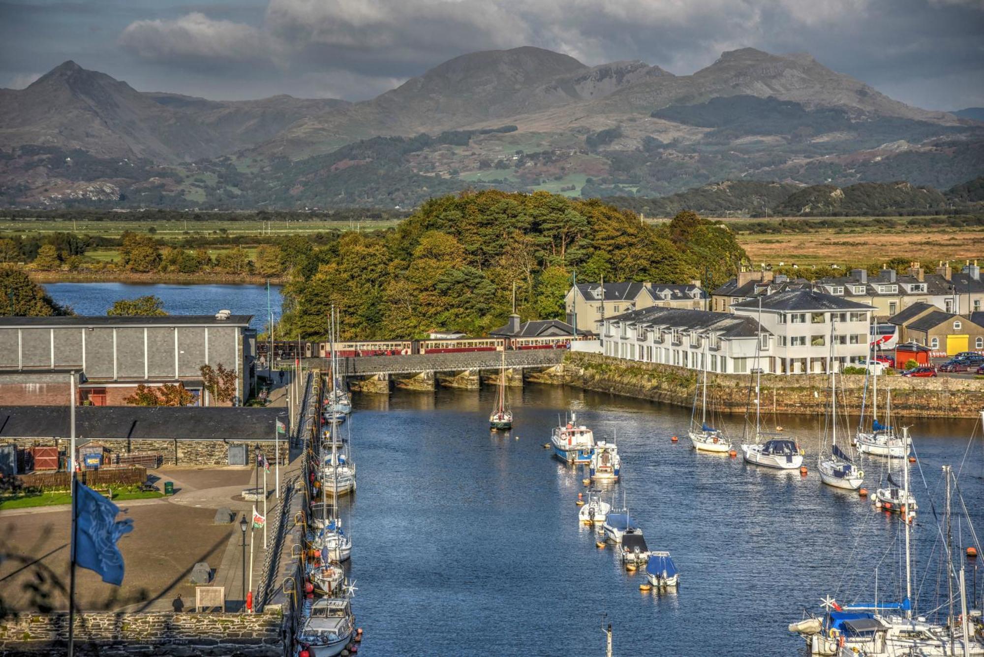 Porthmadog, Sleeps 11, 5 Bedrooms, 5 Bathrooms, Mountain Views מראה חיצוני תמונה